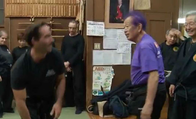 Профессиональный ниндзя показал бойцам ММА как нужно драться