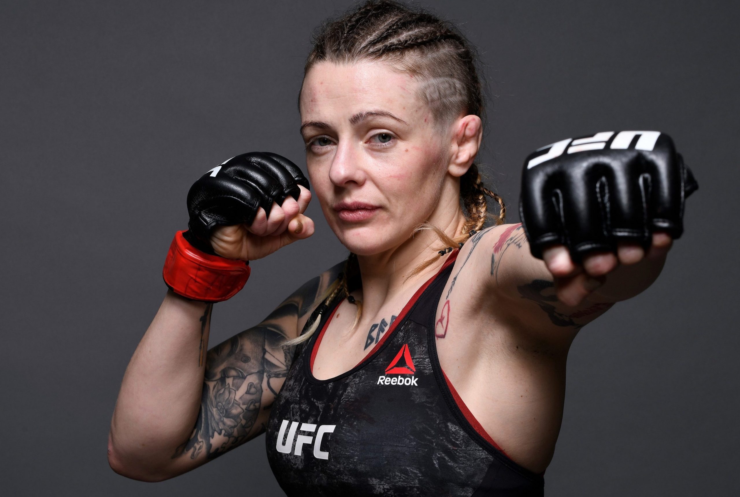 Джоанн Калдервуд упала в обморок после боя с Дженнифер Майа на UFC Vegas 5. Ее госпитализировали