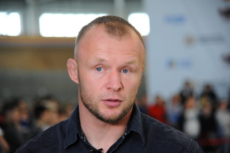 Шлеменко оценил шансы на победу Олейника в бою с Льюисом