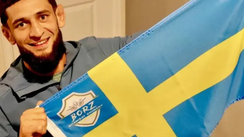 Хамзат Чимаев со шведским флагом