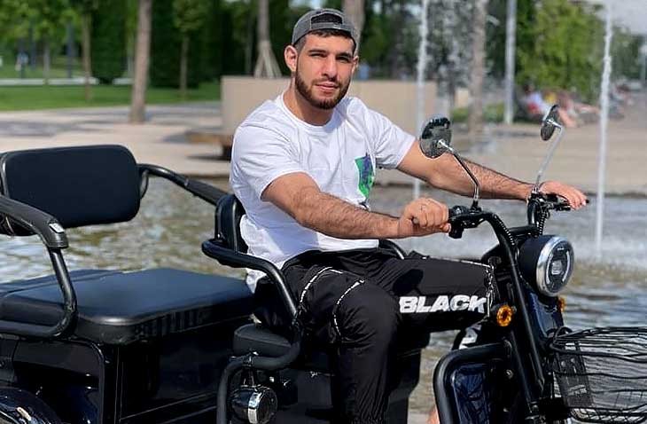 Мохаммад Хейбати на мотоцикле